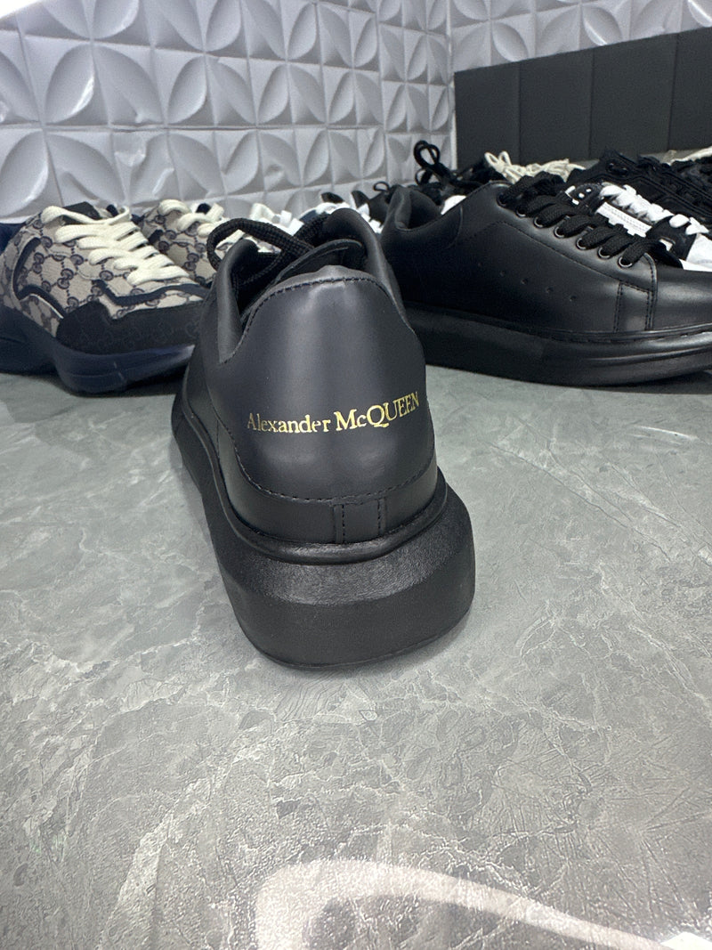 Tênis Alexander McQueen Oversized Preto